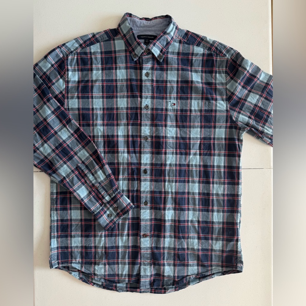 Tommy Hilfiger Men’s Casual Plaid button down shirt size large